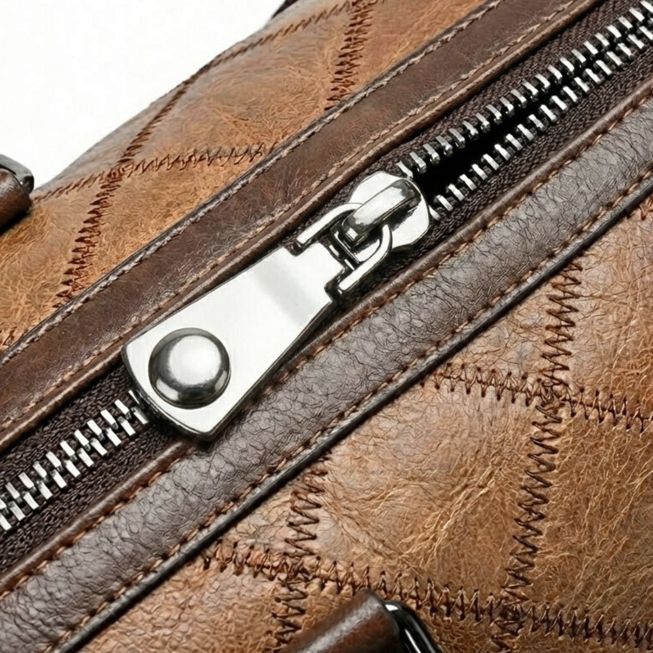 Close-up of VUOTÍGA brown leather bag with a silver zipper