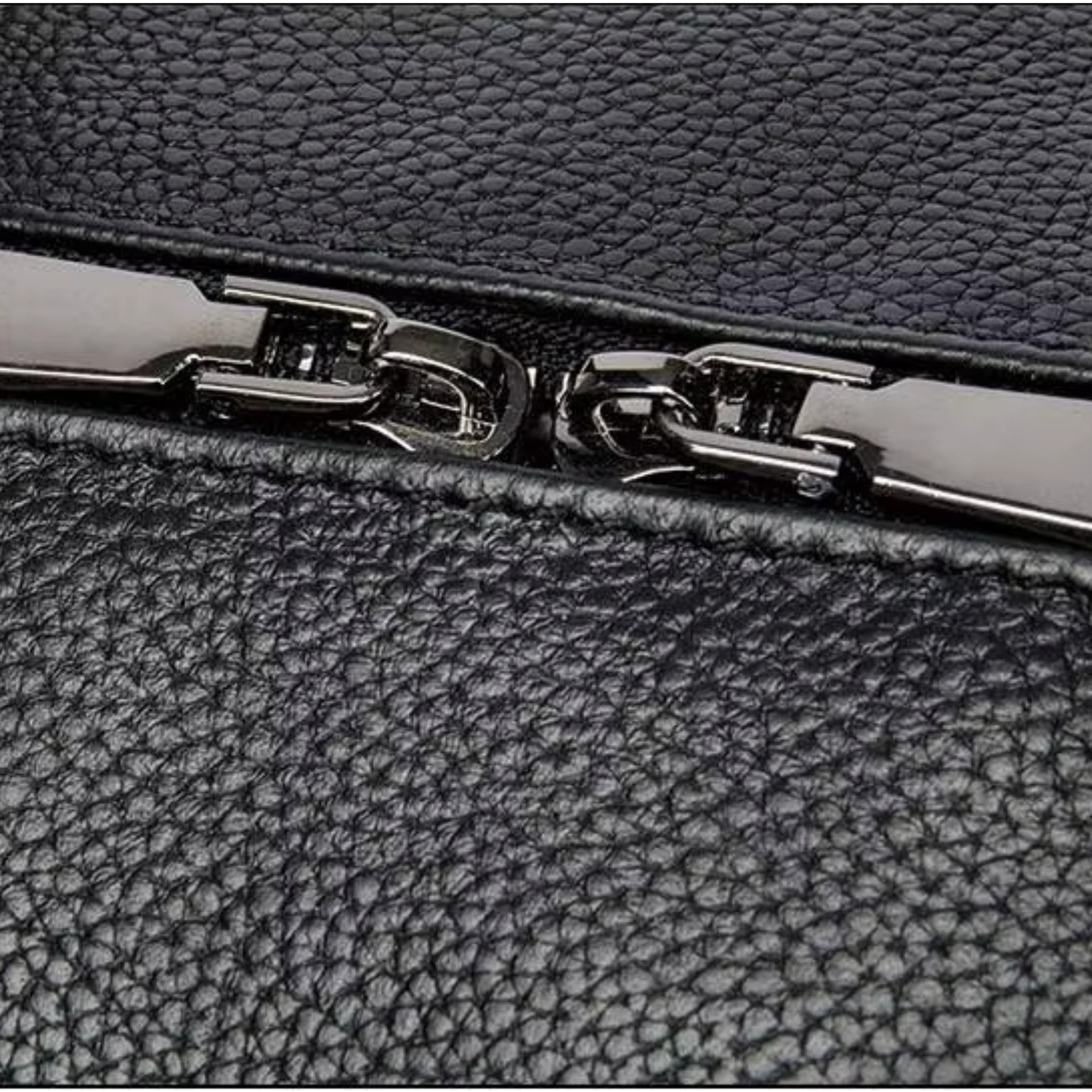 Close-up of VUOTÍGA black leather bag with a silver zipper